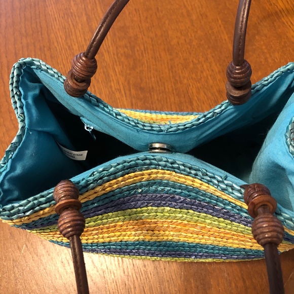 Wheat Straw Striped Summer Bucket Bag with Leather Straps - Picture 4 of 16